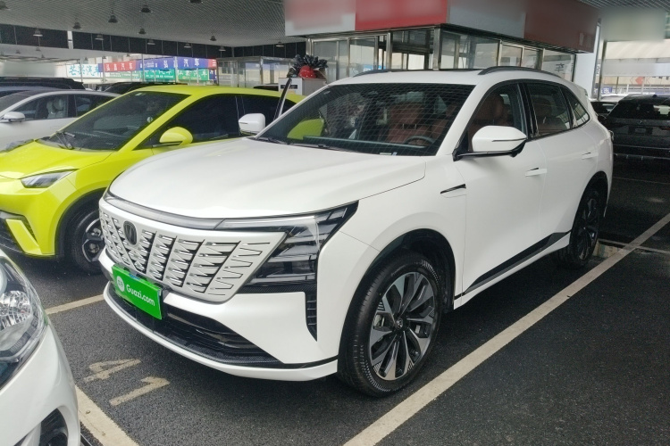 长安CS75 PLUS 2025款 第四代 UItra 2.0T 新蓝鲸 智慧劲擎型车身外观4