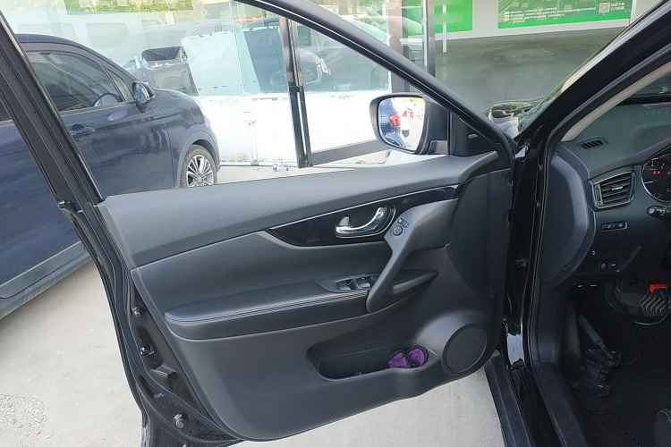 日产 奇骏 2020款 2.0L XL Premium CVT 2WD智联尊享版中控内饰47