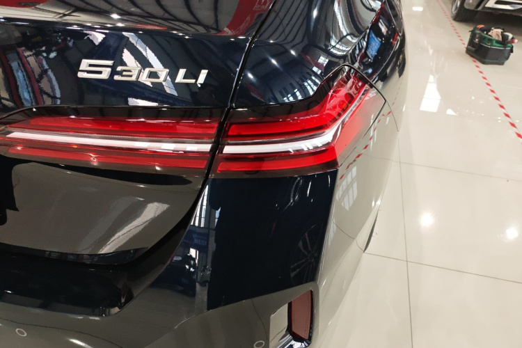 宝马5系 2026款 530Li 领先型 M运动套装车身外观6006