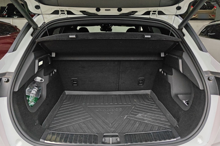 领克06 2023款 Remix 1.5T 劲Halo机舱底盘23