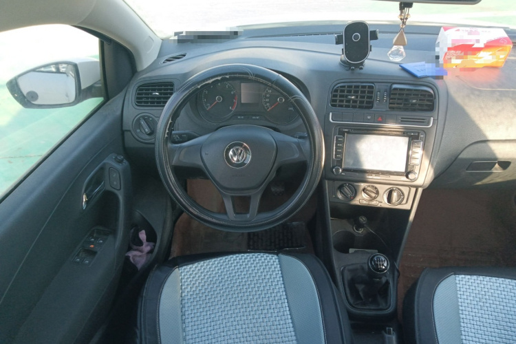 大众 Polo 2016款 1.4L 手动风尚型中控内饰13