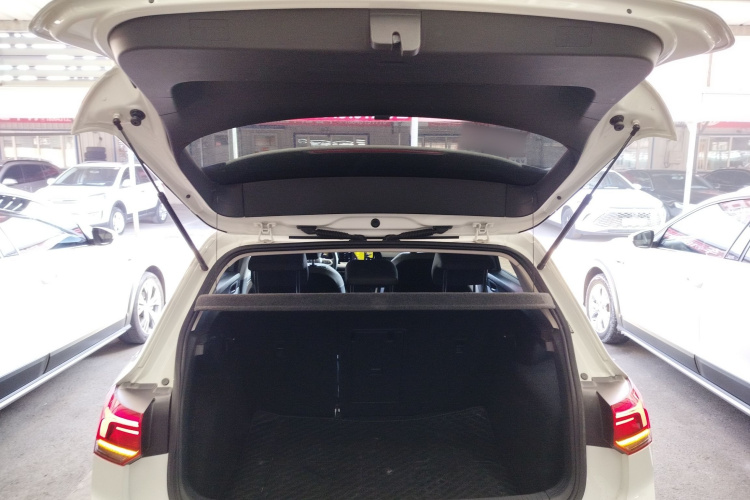 大众 高尔夫 2023款 改款 280TSI DSG Pro机舱底盘23