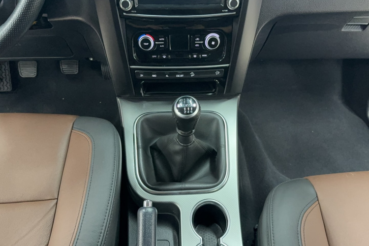 哈弗H5经典 2018款 经典版 2.0T 柴油 手动四驱尊贵型局部细节18