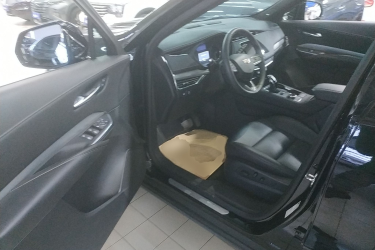 凯迪拉克XT4 2023款 28T 两驱豪华型中控内饰20