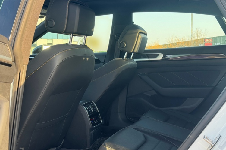 一汽-大众CC 2024款 380TSI 夺目版中控内饰7009