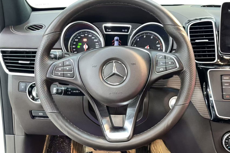 奔驰GLE 2018款 GLE 320 4MATIC 动感型臻藏版中控内饰7002