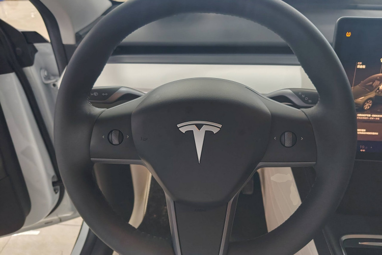 特斯拉 Model Y 2022款 改款 后轮驱动版中控内饰13