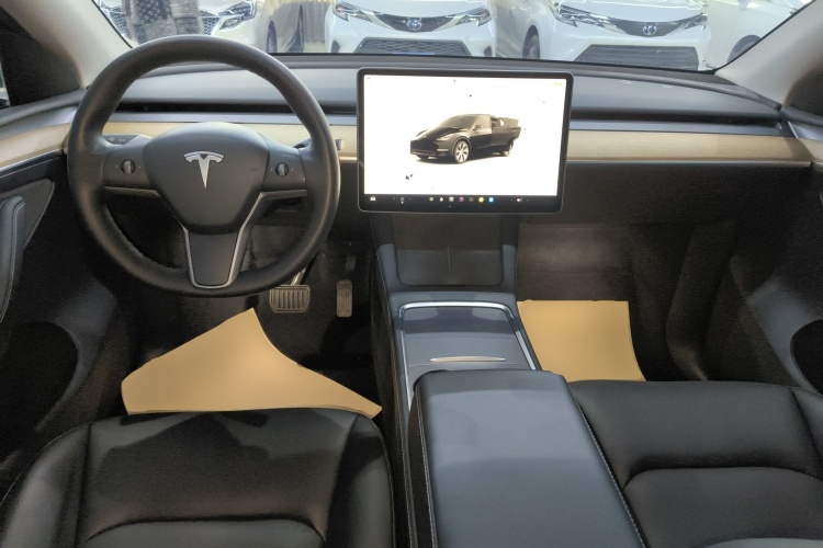 特斯拉 Model Y 2022款 长续航全轮驱动版中控内饰7002