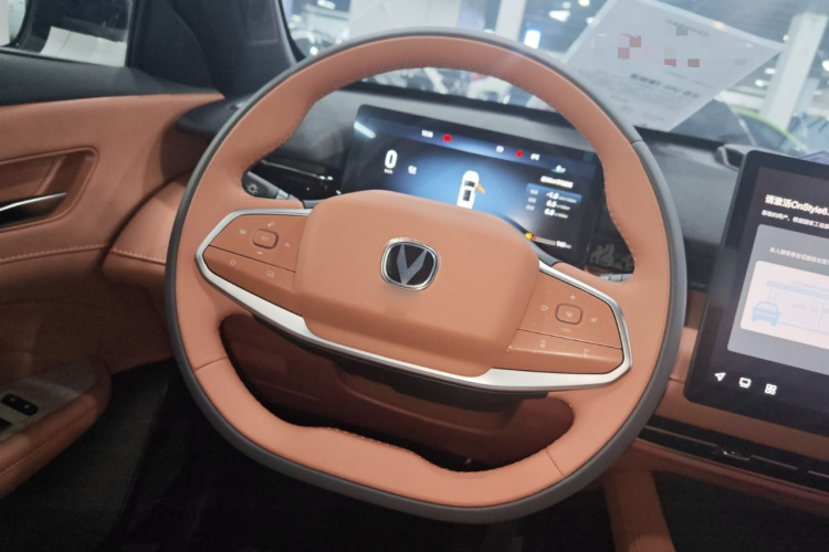 长安UNI-Z新能源 2024款 蓝鲸智电iDD 125km 卓越型中控内饰13