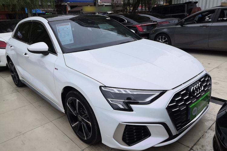 奥迪A3 2022款 Sportback 35 TFSI 时尚运动型车身外观3