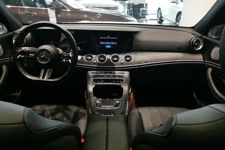 奔驰E级(进口) 2022款 E 260 时尚型运动版中控内饰12