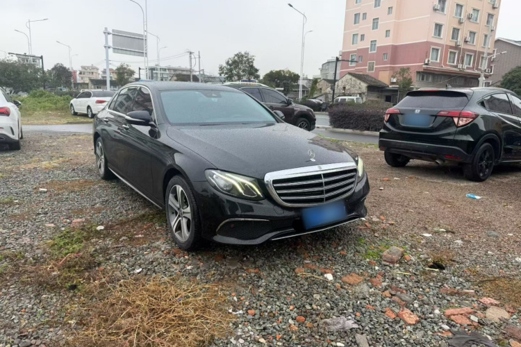 奔驰E级 2016款 E 200 L 运动型车身外观3