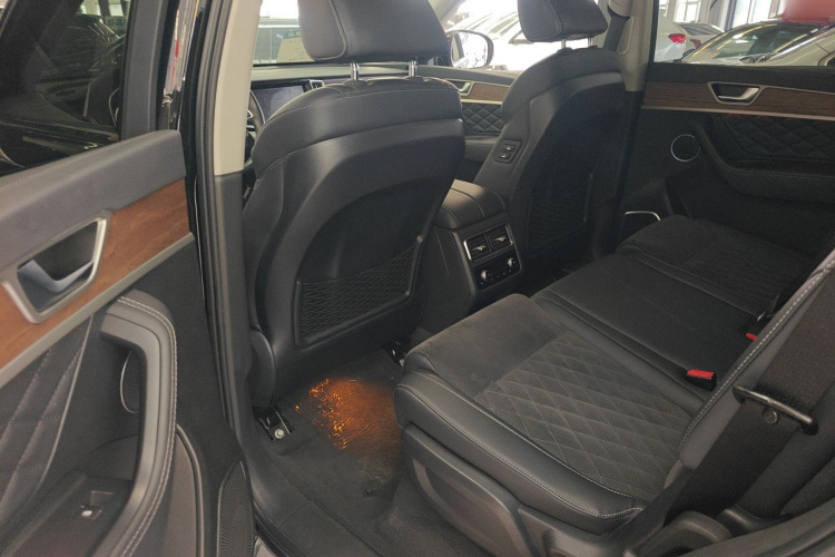 红旗HS7 2022款 2.0T DCT两驱智联旗享版 五座中控内饰21