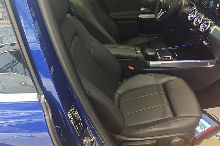 奔驰GLB 2020款 改款 GLB 200 动感型局部细节41