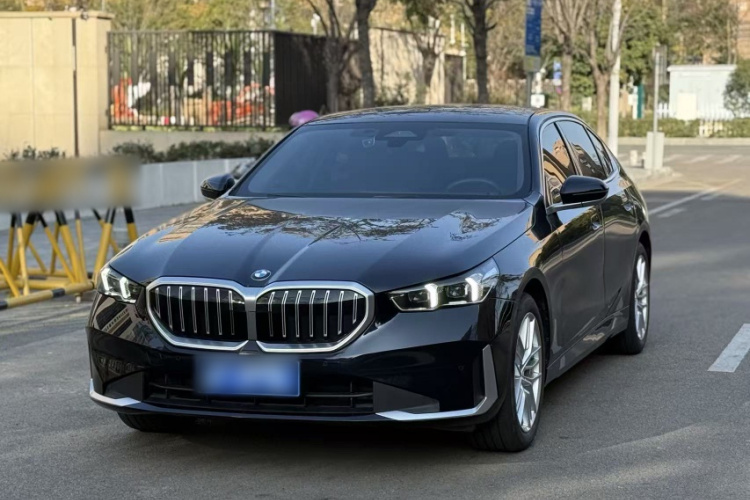 宝马5系 2024款 525Li 豪华套装车身外观6005