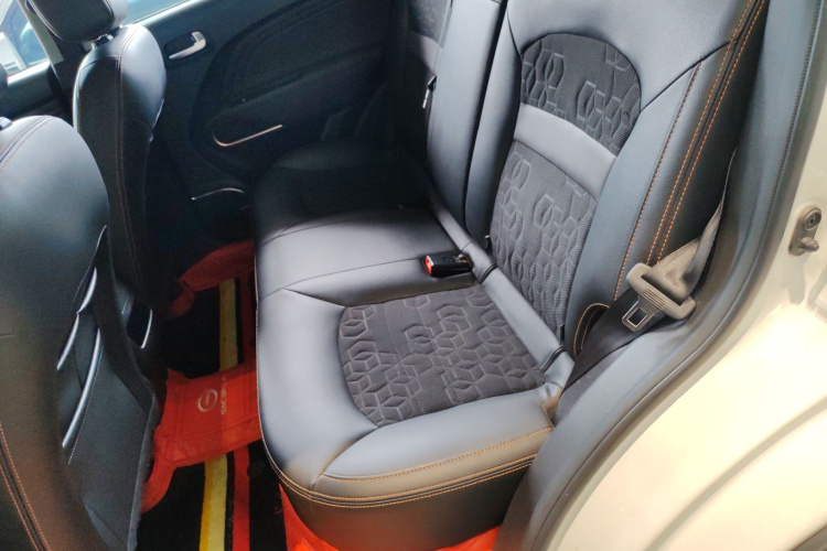 广汽传祺 传祺GS3 2017款 150N 自动精英版中控内饰21