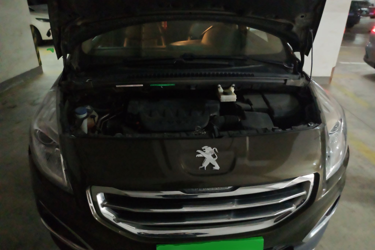 标致3008 2015款 2.0L 自动潮流版局部细节24