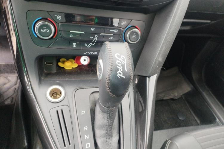 福特 福克斯 2015款 三厢 1.6L 自动风尚型局部细节18