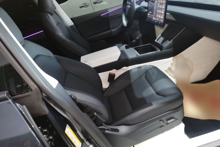特斯拉 Model Y 2025款 长续航全轮驱动 首发版局部细节41