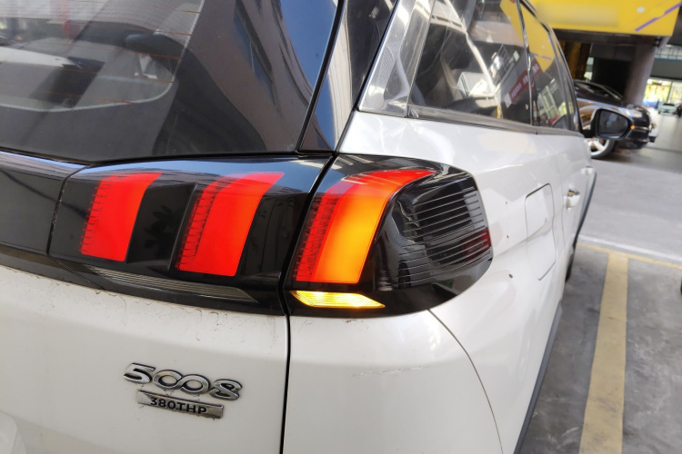 标致5008 2017款 380THP 7座精英版车身外观9