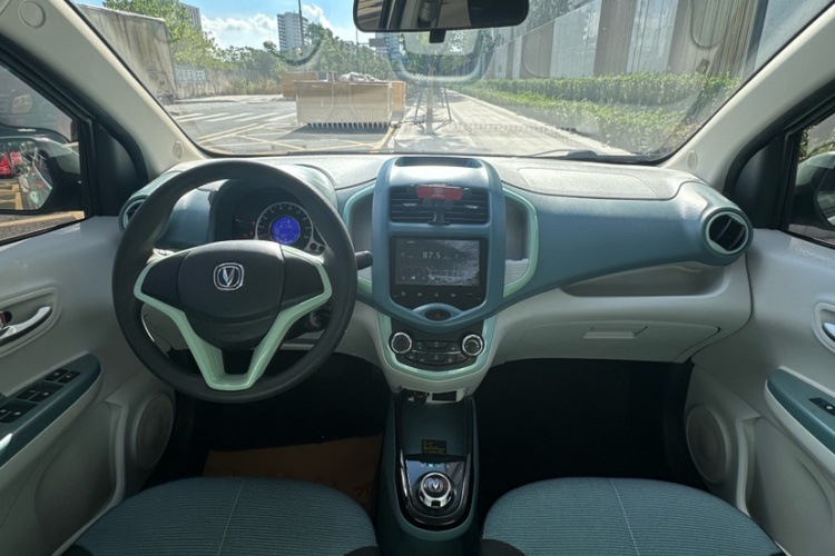 长安欧尚 奔奔E-Star 2021款 国民版 心悦版 磷酸铁锂（31.18kWh）中控内饰7002