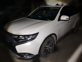 三菱 欧蓝德 2020款 2.4L 四驱致享版 5座