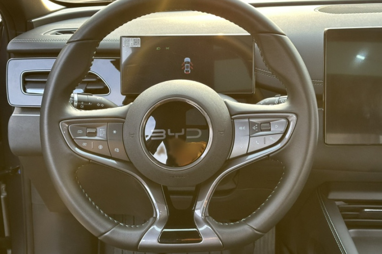 比亚迪 海豹06新能源 2024款 DM-i 120KM尊享型中控内饰7005