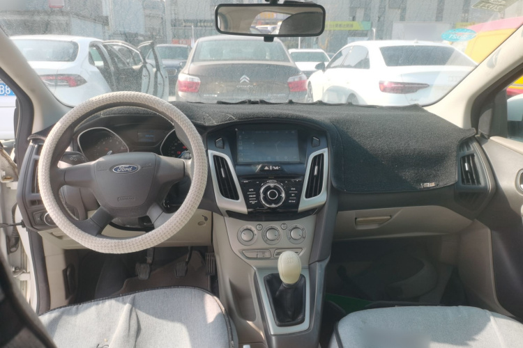 福特 福克斯 2012款 三厢 1.6L 手动舒适型中控内饰12