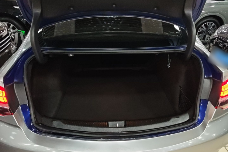 别克 君威 2019款 GS 28T 精英型 国VI机舱底盘23