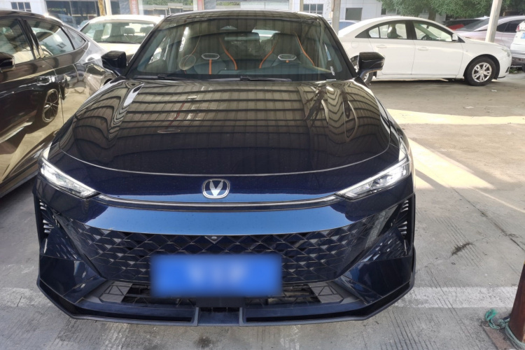 长安UNI-V 2024款 1.5T 尊贵运动型车身外观2