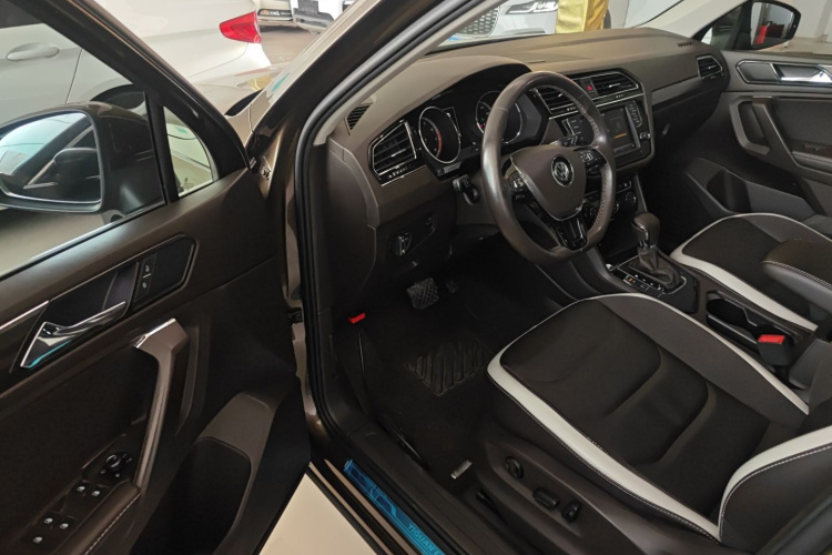大众 途观L 2018款 330TSI 自动两驱豪华版中控内饰20