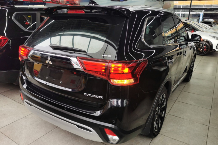 三菱 欧蓝德 2019款 2.4L 四驱致享版 5座 国VI车身外观6005