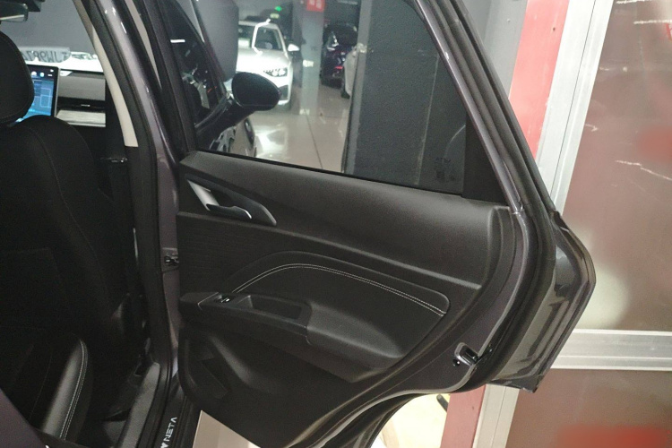 哪吒汽车 哪吒AYA 2023款 318 Lite中控内饰7006