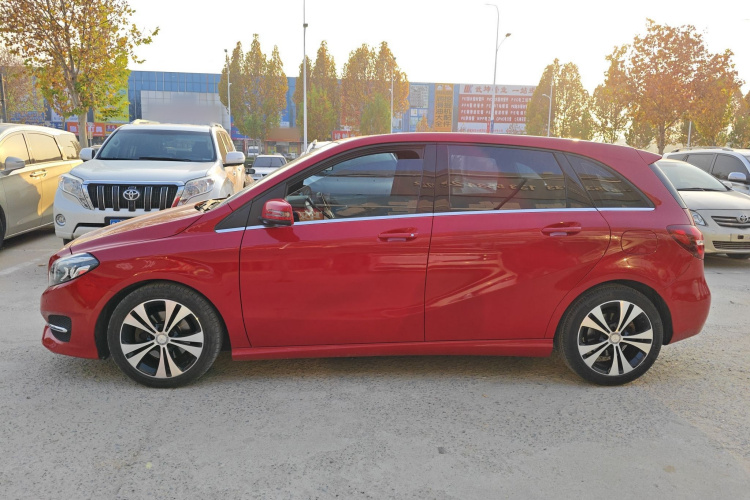 奔驰B级 2015款 B 200 时尚型车身外观4