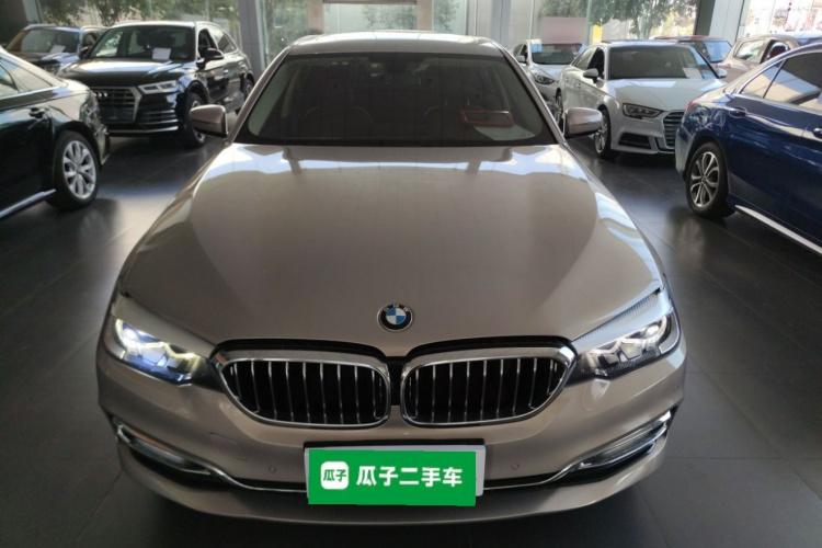 宝马5系 2018款 530Li 领先型 豪华套装车身外观2