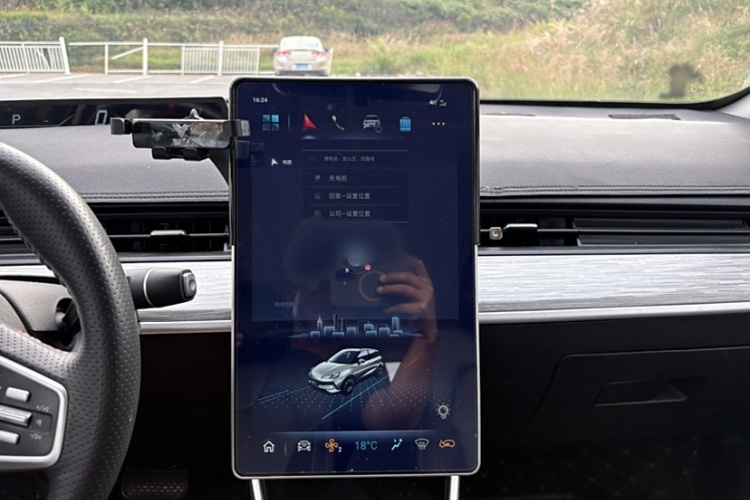 哪吒汽车 哪吒V 2022款 潮 400 Lite中控内饰7007