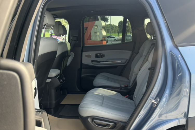 蔚来ES8 2020款 415KM 签名版 六座版中控内饰7004