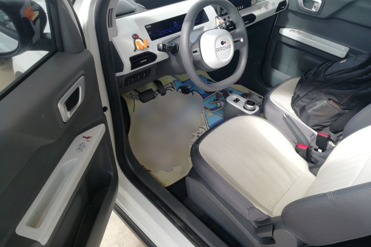 吉利银河 2024款 200km 熊猫卡丁中控内饰7003