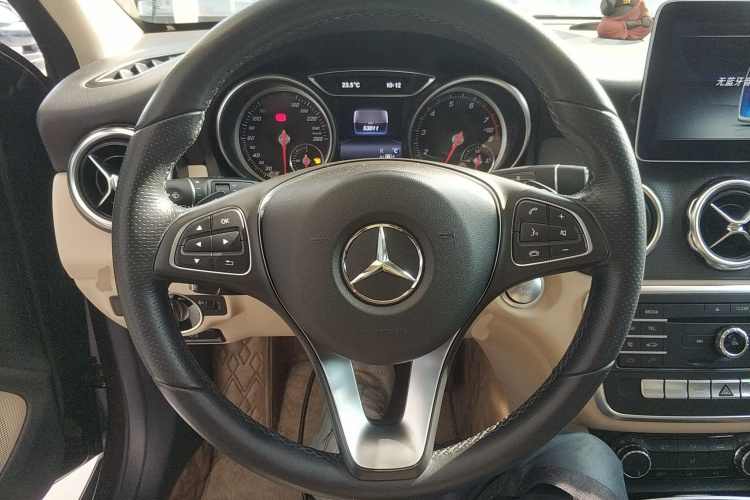 奔驰GLA 2017款 GLA 200 动感型局部细节13