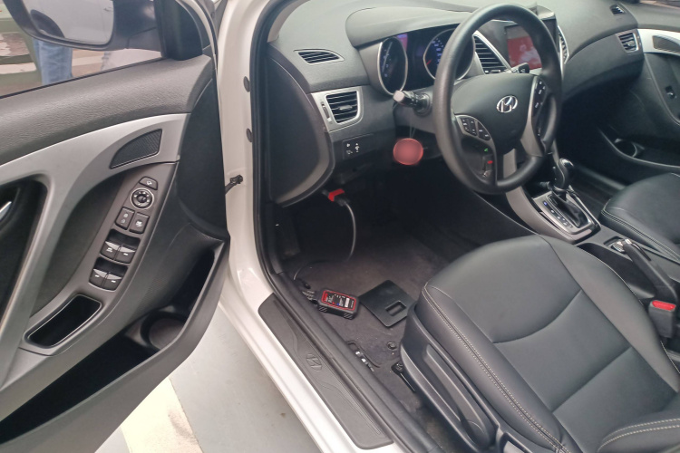 现代 朗动 2015款 1.6L 自动领先型中控内饰7003