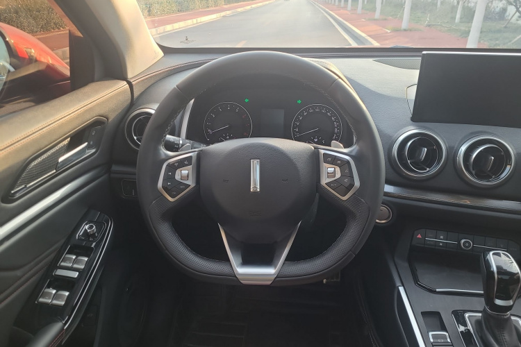 魏牌 VV5 2017款 2.0T 超豪型中控内饰7004