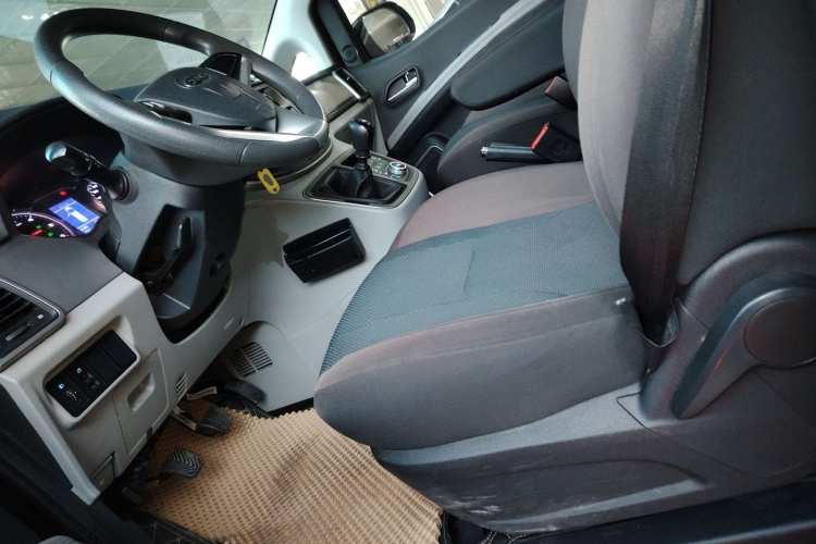 江淮瑞风 瑞风M4 2020款 2.0CTI 柴油 手动劲锐型 国VI局部细节19