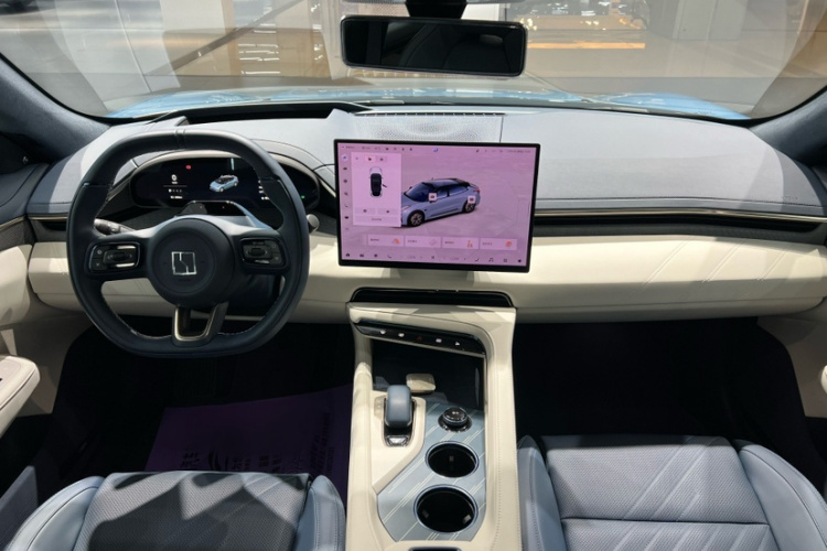 极氪001 2025款 WE版 100kWh 后驱中控内饰7002