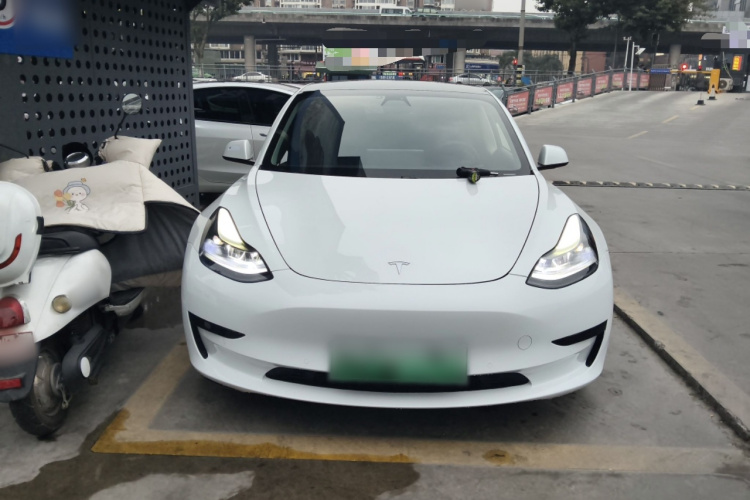 特斯拉 Model 3 2021款 标准续航后驱升级版车身外观2