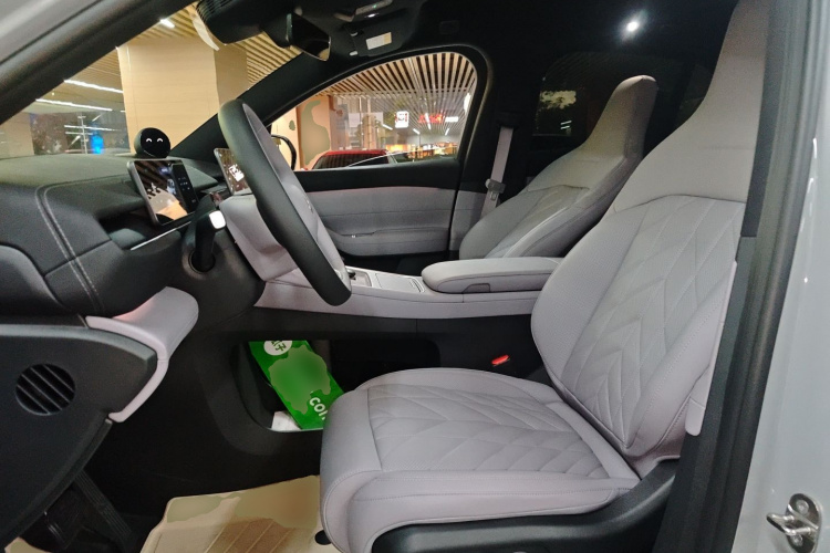 蔚来EC6 2025款 75kWh中控内饰19