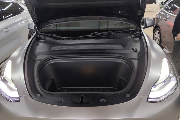 特斯拉 Model Y 2023款 后轮驱动版机舱底盘24