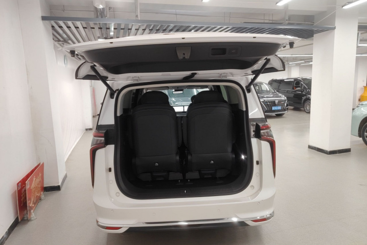 上汽大通MAXUS 大通G90 2022款 2.0T 星际旗舰版机舱底盘23