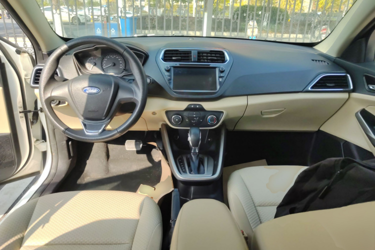 福特 福睿斯 2015款 1.5L 自动舒适型中控内饰12
