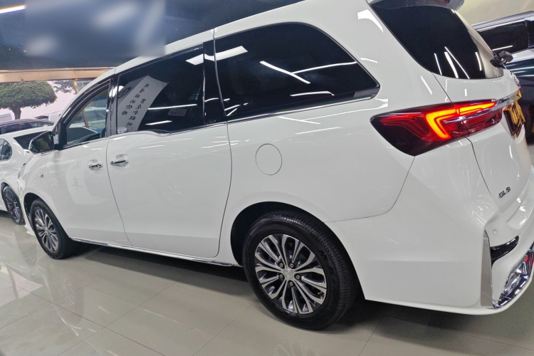 别克GL8 2023款 改款 陆上公务舱 豪华型车身外观4