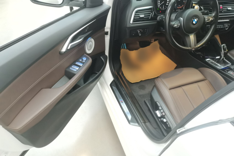 宝马1系 2022款 125i M运动曜夜版中控内饰20